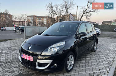 Минивэн Renault Scenic 2011 в 