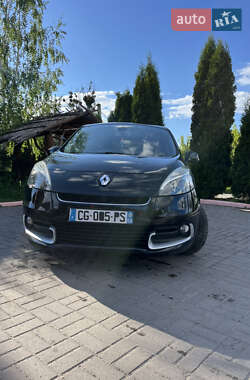 Минивэн Renault Scenic 2012 в 