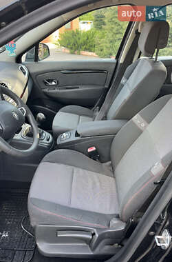 Минивэн Renault Scenic 2012 в 