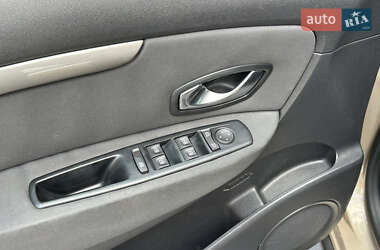 Минивэн Renault Scenic 2013 в 
