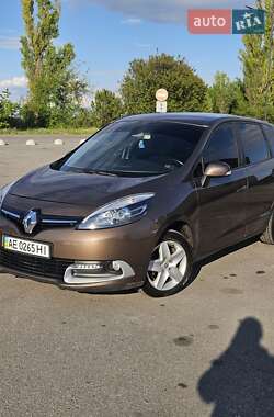 Хэтчбек Renault Scenic 2013 в 