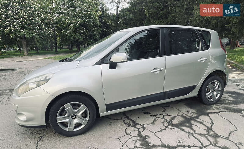 Минивэн Renault Scenic 2010 в Ровно