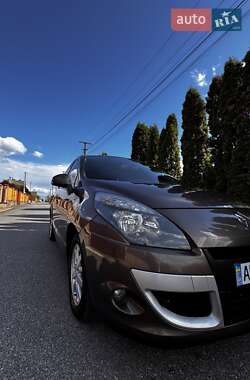Минивэн Renault Scenic 2010 в 