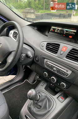 Минивэн Renault Scenic 2009 в 