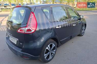 Минивэн Renault Scenic 2010 в 