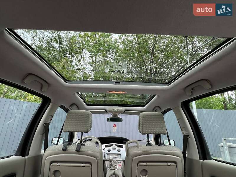 Минивэн Renault Scenic 2005 в 