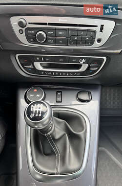 Минивэн Renault Scenic 2013 в 