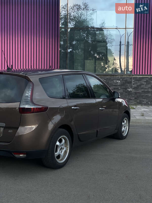 Мінівен Renault Scenic 2010 в Чернігові