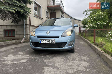 Минивэн Renault Scenic 2011 в 