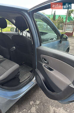 Минивэн Renault Scenic 2011 в 