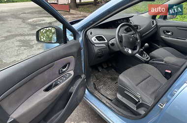 Минивэн Renault Scenic 2011 в 