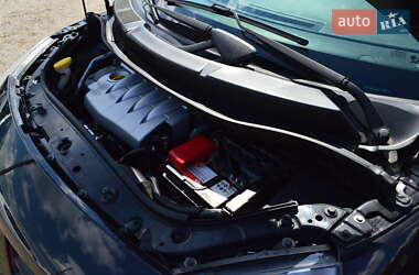 Минивэн Renault Scenic 2005 в 