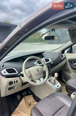 Минивэн Renault Scenic 2010 в 