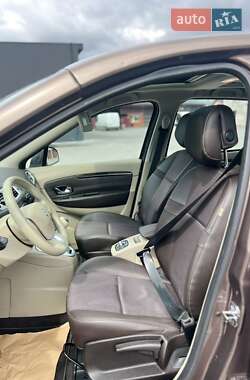Минивэн Renault Scenic 2010 в 