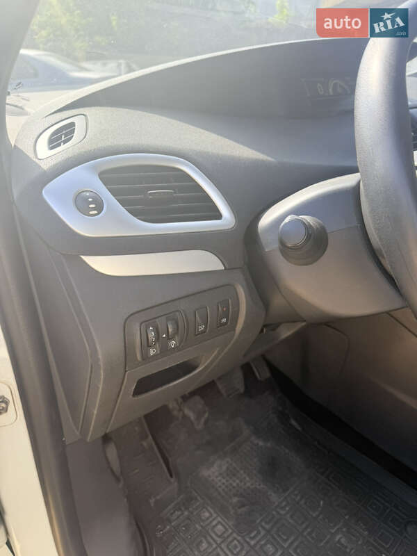 Минивэн Renault Scenic 2017 в Киеве