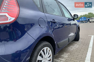 Минивэн Renault Scenic 2009 в 