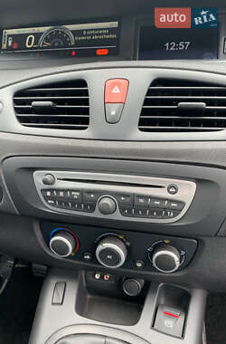Минивэн Renault Scenic 2009 в 