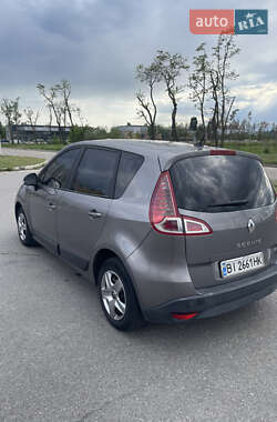 Минивэн Renault Scenic 2010 в 