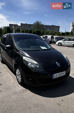 Минивэн Renault Scenic 2009 в 