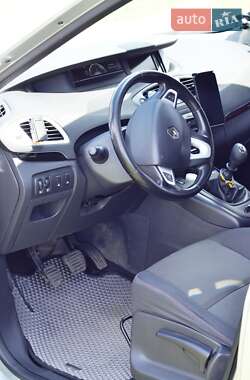 Минивэн Renault Scenic 2013 в 