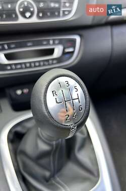 Минивэн Renault Scenic 2010 в 