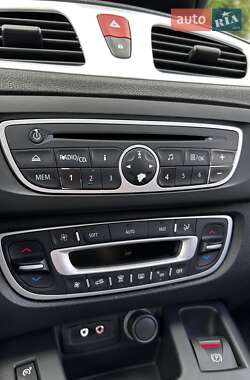 Минивэн Renault Scenic 2010 в 