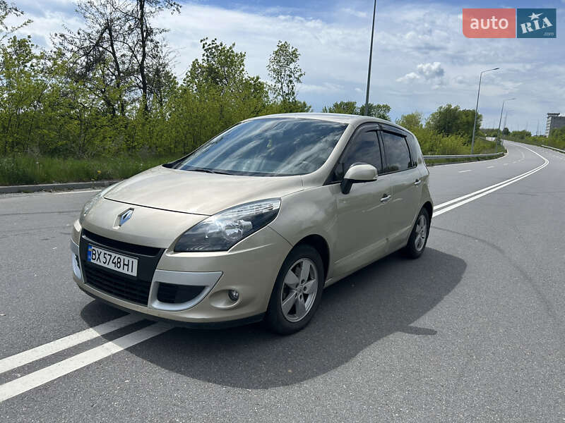 Минивэн Renault Scenic 2009 в 