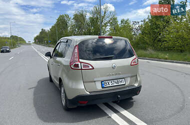 Минивэн Renault Scenic 2009 в 