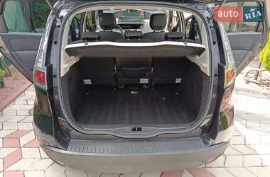 Минивэн Renault Scenic 2012 в 