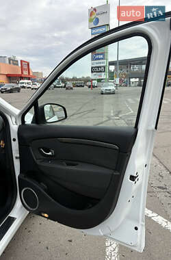 Минивэн Renault Scenic 2010 в 