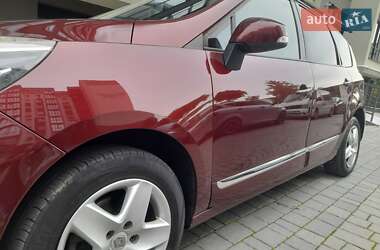 Минивэн Renault Scenic 2015 в 