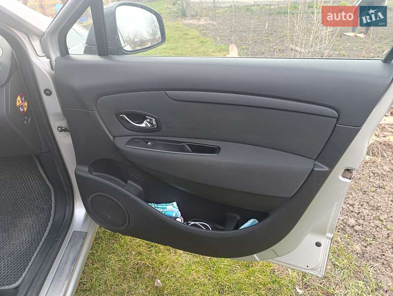Минивэн Renault Scenic 2012 в Староконстантинове