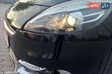 Минивэн Renault Scenic 2012 в 