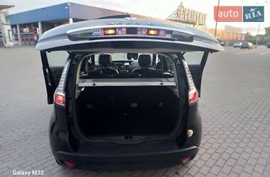 Минивэн Renault Scenic 2012 в 