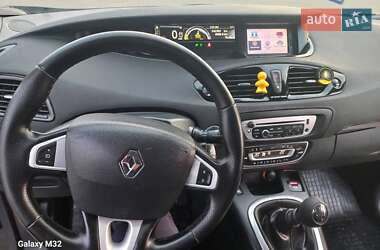 Минивэн Renault Scenic 2012 в 