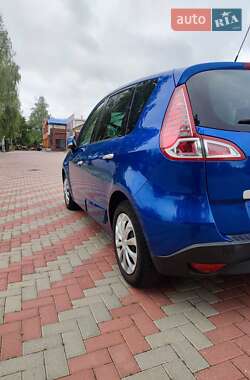 Минивэн Renault Scenic 2011 в 