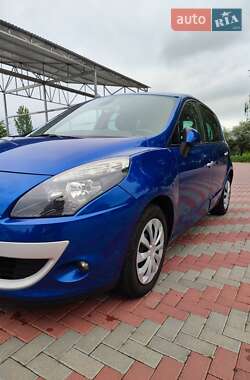 Минивэн Renault Scenic 2011 в 
