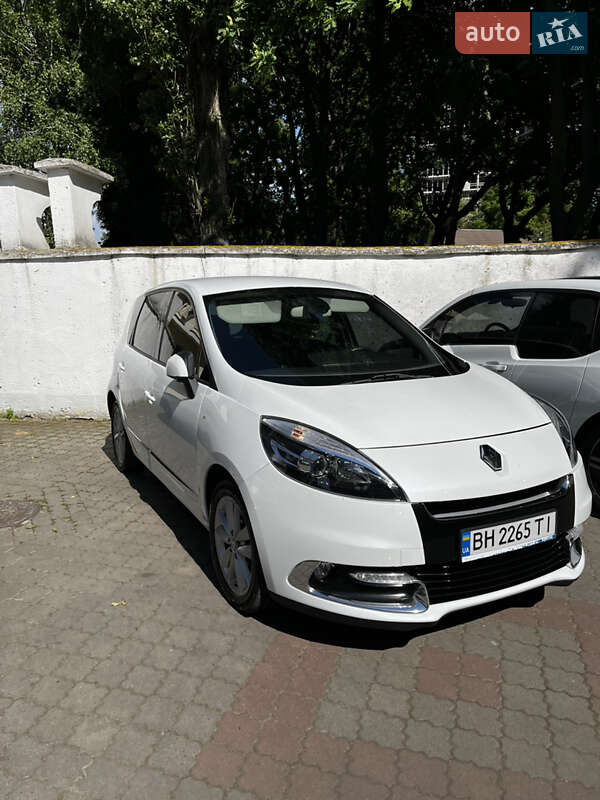 Минивэн Renault Scenic 2012 в 