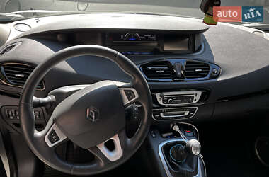 Минивэн Renault Scenic 2012 в 