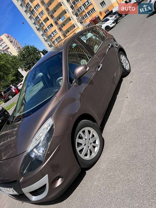 Минивэн Renault Scenic 2009 в Броварах