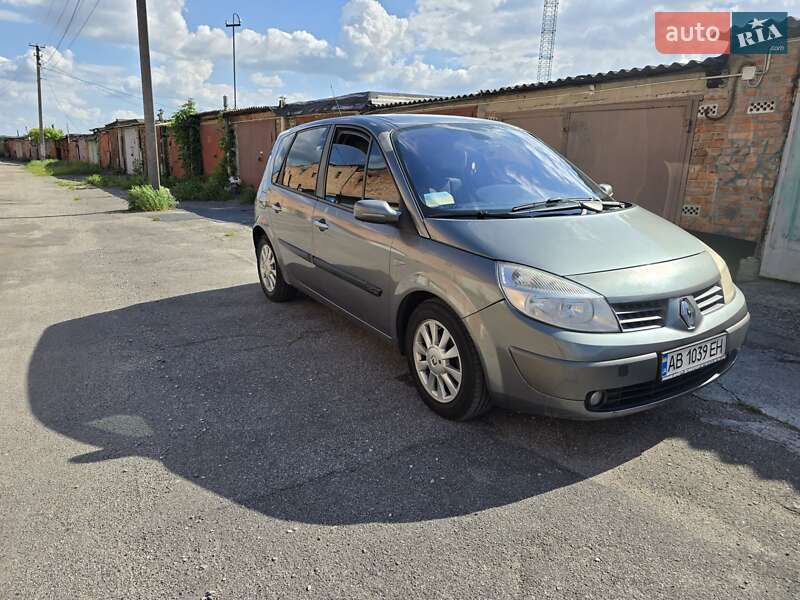 Минивэн Renault Scenic 2004 в 