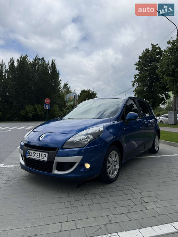 Минивэн Renault Scenic 2010 в 