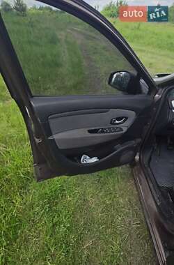 Минивэн Renault Scenic 2011 в 