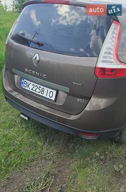 Минивэн Renault Scenic 2011 в 