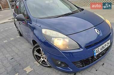 Минивэн Renault Scenic 2010 в 