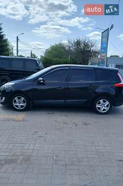 Минивэн Renault Scenic 2012 в 