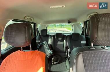 Минивэн Renault Scenic 2011 в 