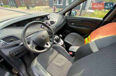Минивэн Renault Scenic 2011 в 