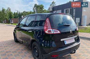 Минивэн Renault Scenic 2011 в 
