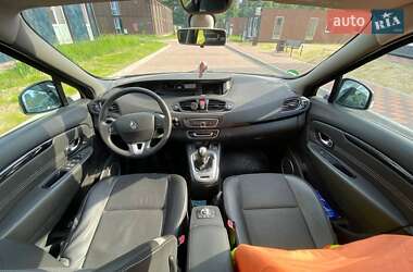 Минивэн Renault Scenic 2011 в 